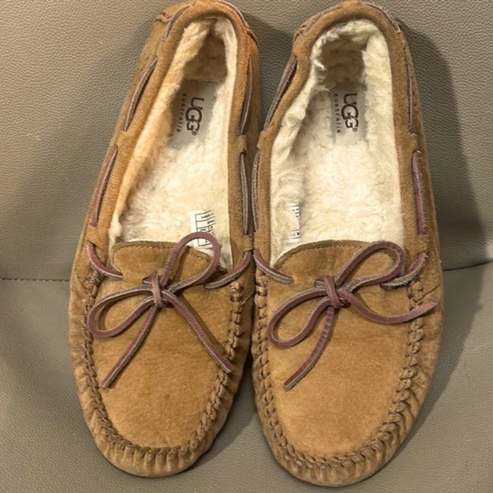 Woman’s UGG slippers, Sz 9